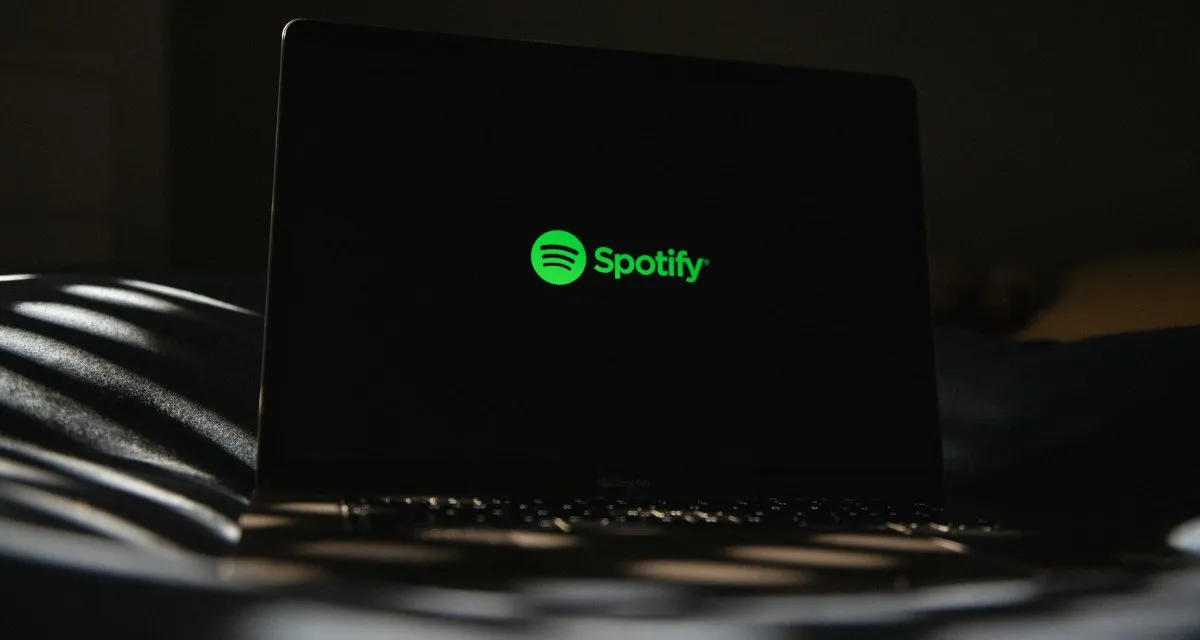 9486 to spotify protrepei tin aporripsi tis agogis tis mlc yperaspizetai ti frenitida tou syndy66a30a936276e