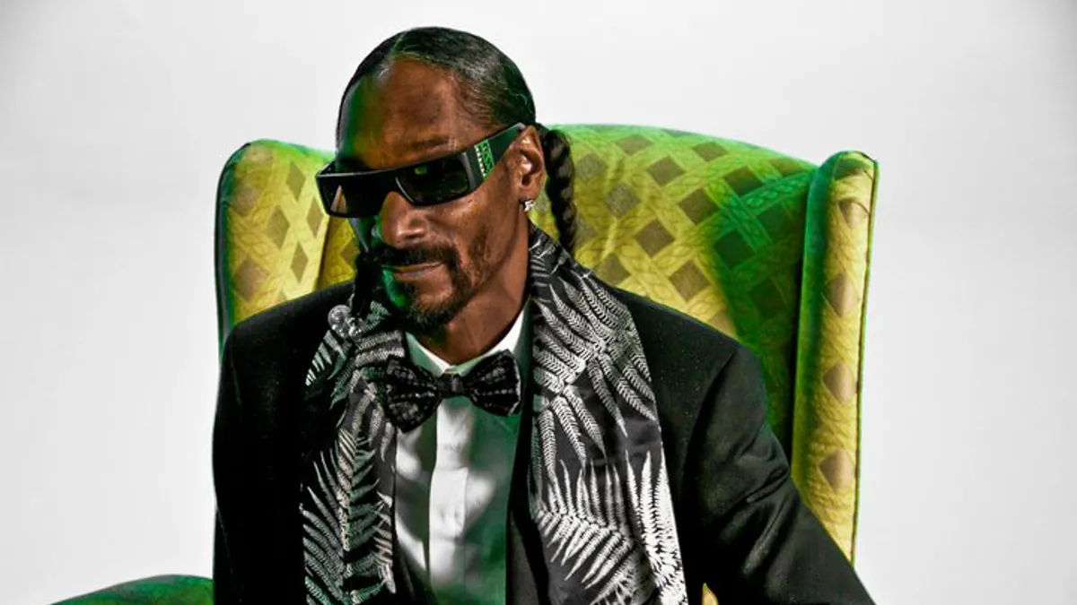 9488 o snoop dogg tha kouvalisei tin olybiaki floga gia na xekinisei tous agones tou 2024 sto parisi