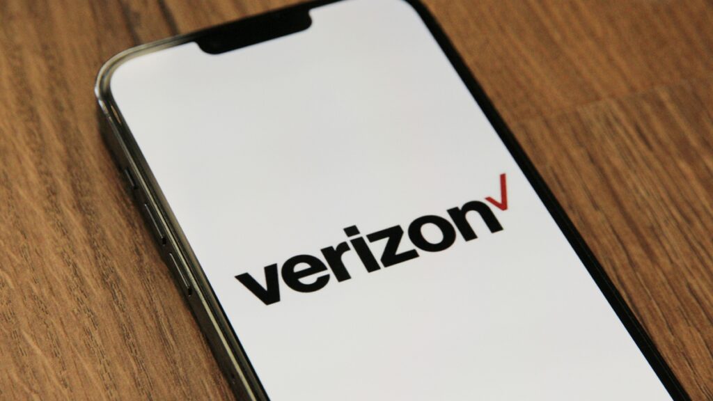 13021 i verizon prochora stin aporripsi tis diaforas gia tin paraviasi simantikon etiketon chara66e19a1a69793