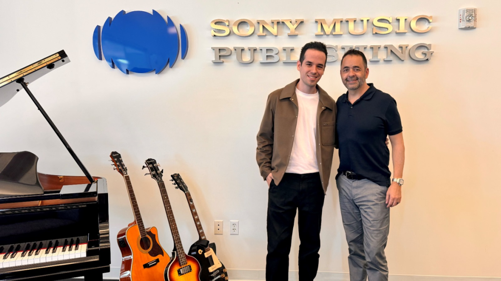 16117 o edgar barrera ananeonei tin pagkosmia symfonia me ti sony music publishing latin